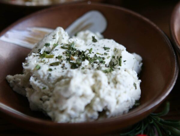 Green Dirt Farm Fresh Spreadable Cheese: Garlic Herb